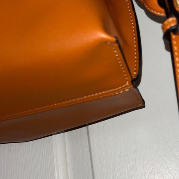 🤎 Designer-Inspired Mini Drawstring Clutch 🤎 - Picture 3 of 5